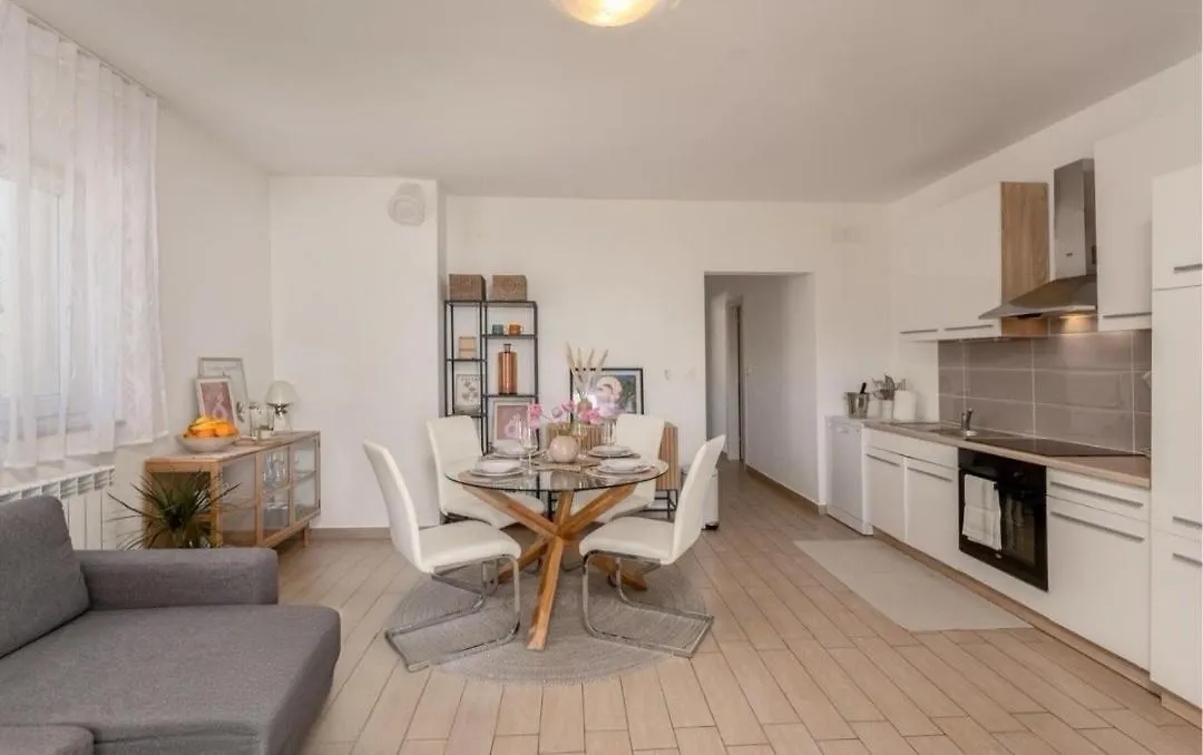 Apartman Lea - Villa Oleander Icici Apartment